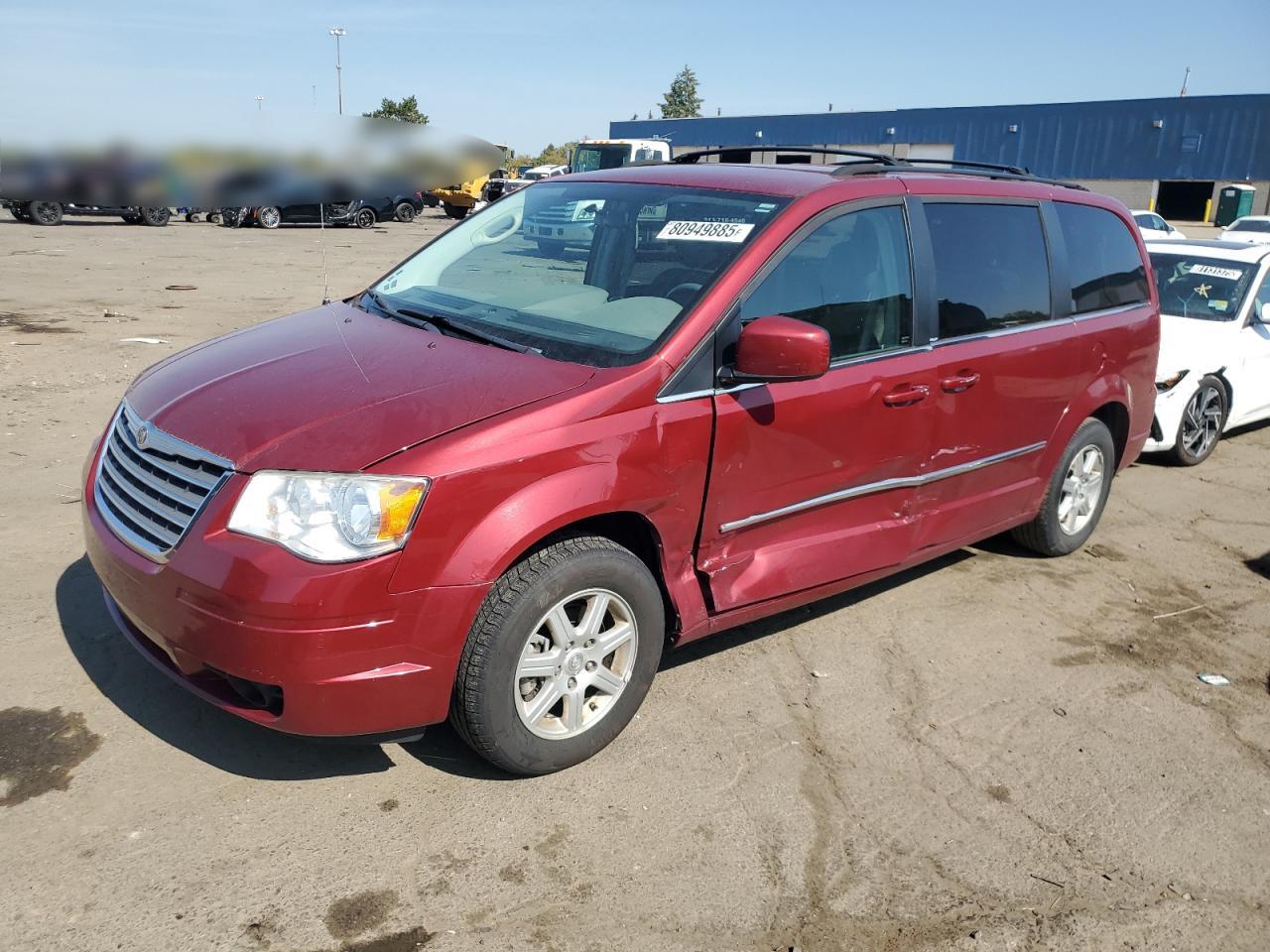 2010 Chrysler Town & Country Touring, VIN 2A4RR5D15AR315617 — Бок