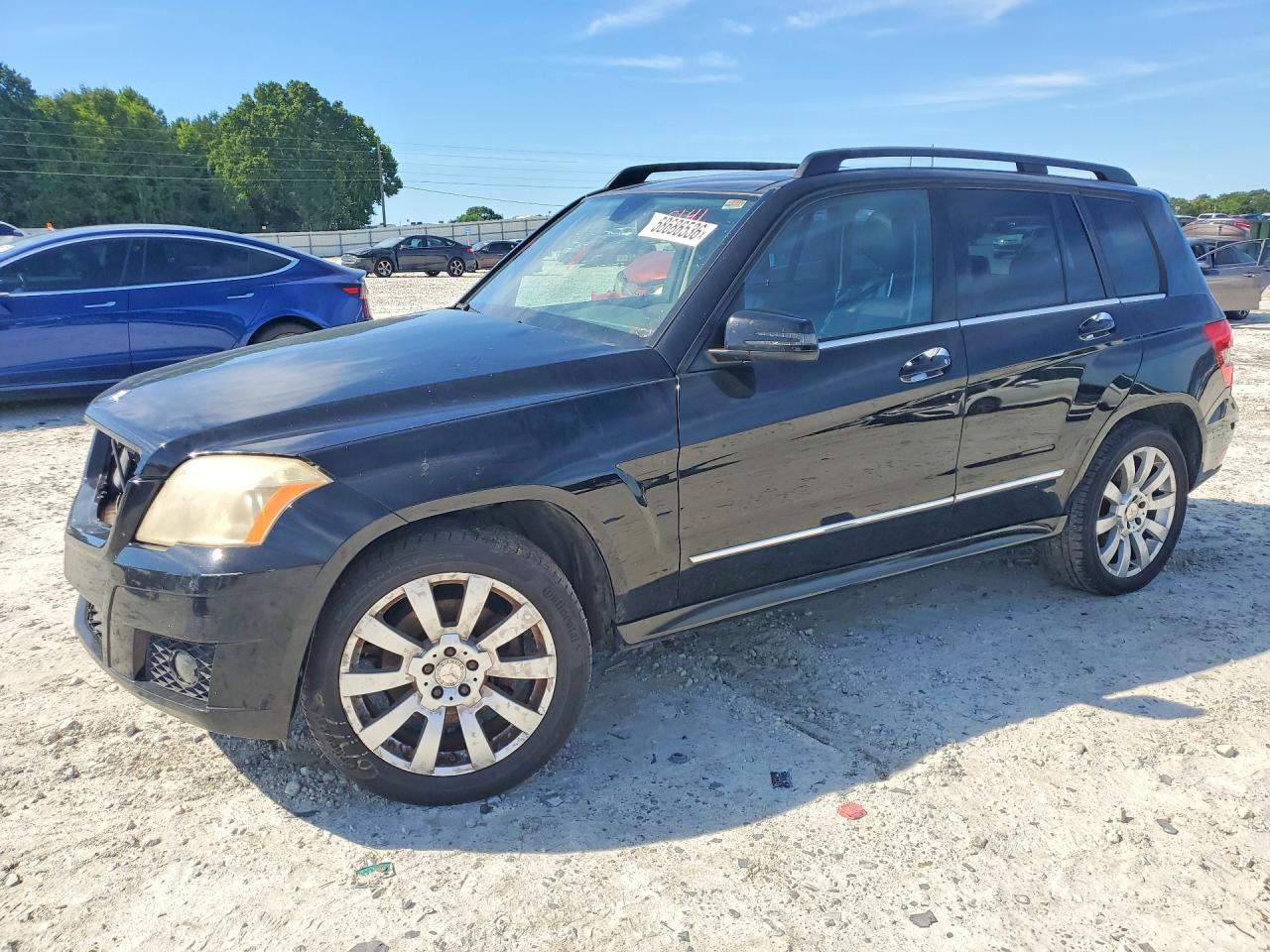 2011 Mercedes-Benz GLK 350, VIN WDCGG5GB6BF579469 — Minor dents and scratches