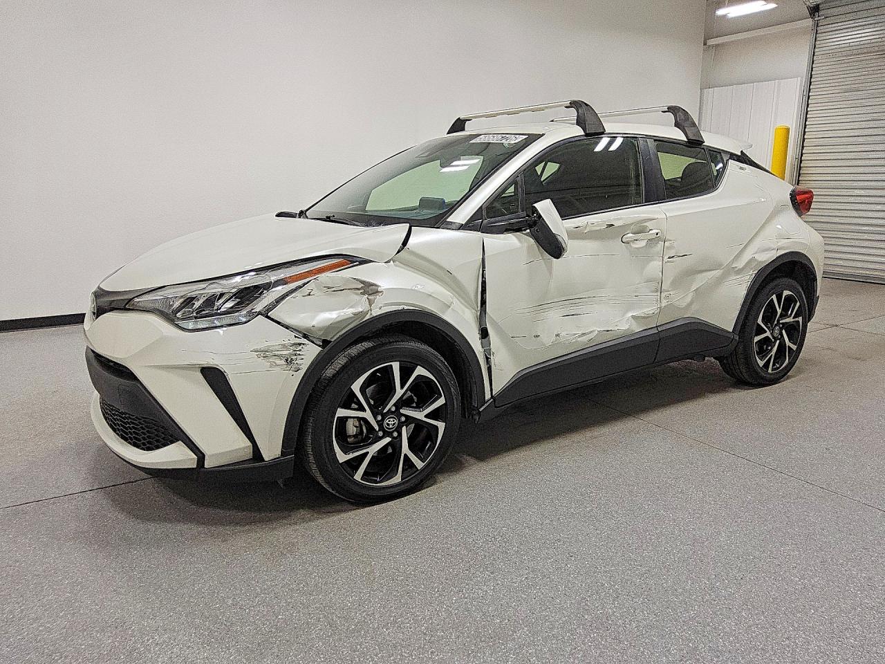 2021 Toyota C-HR XLE, VIN JTNKHMBX0M1108133 — Front end