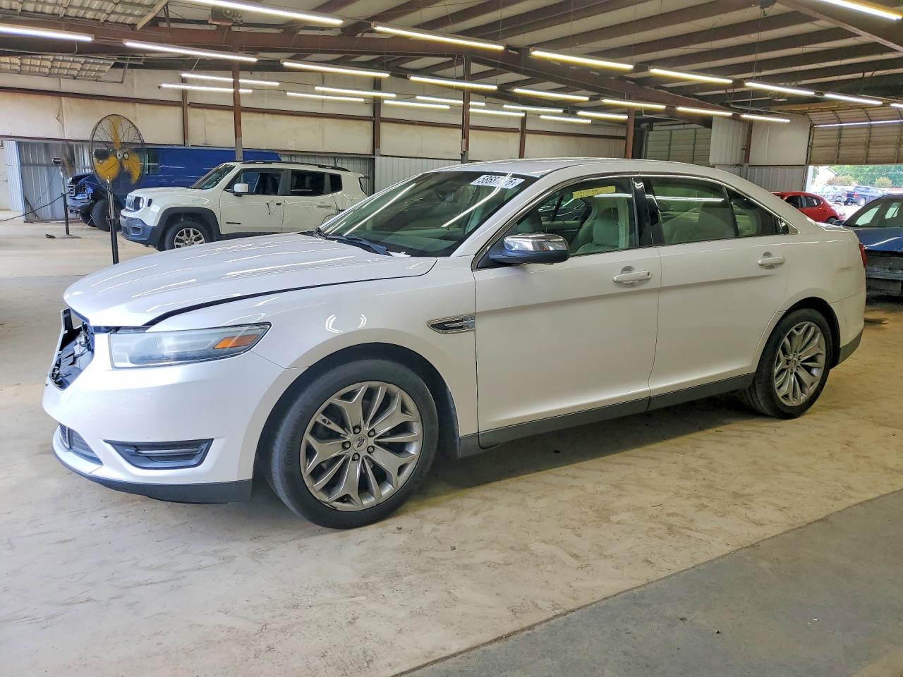 2014 Ford Taurus Limited, VIN 1FAHP2F8XEG128564 — Front end