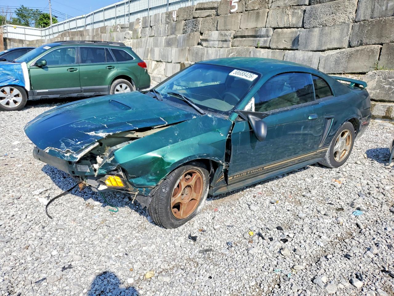 2001 Ford Mustang Standard, VIN 1FAFP40471F203262 — Front end