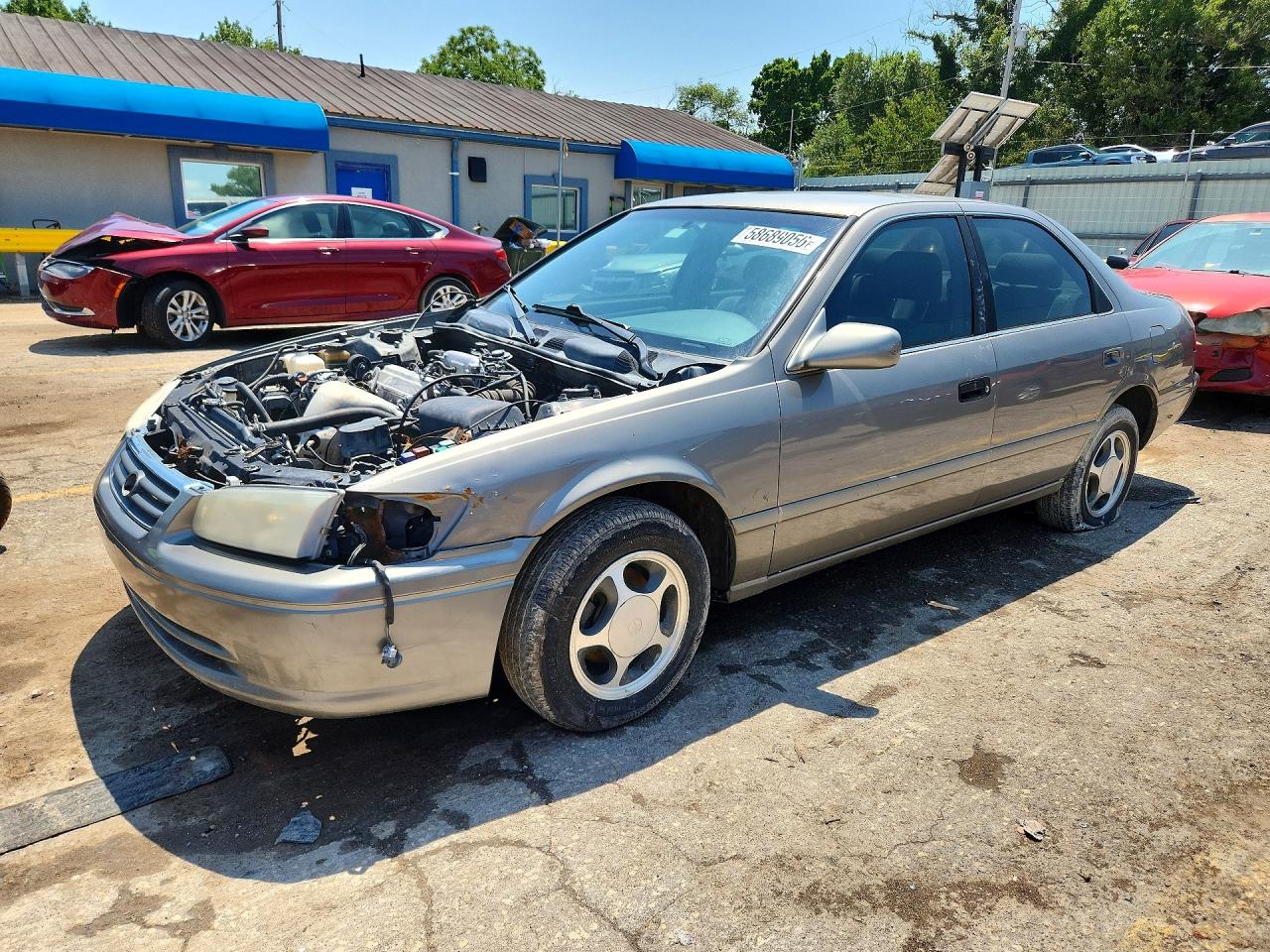 2001 Toyota Camry LE, VIN 4T1BG22K41U053675 — Front end