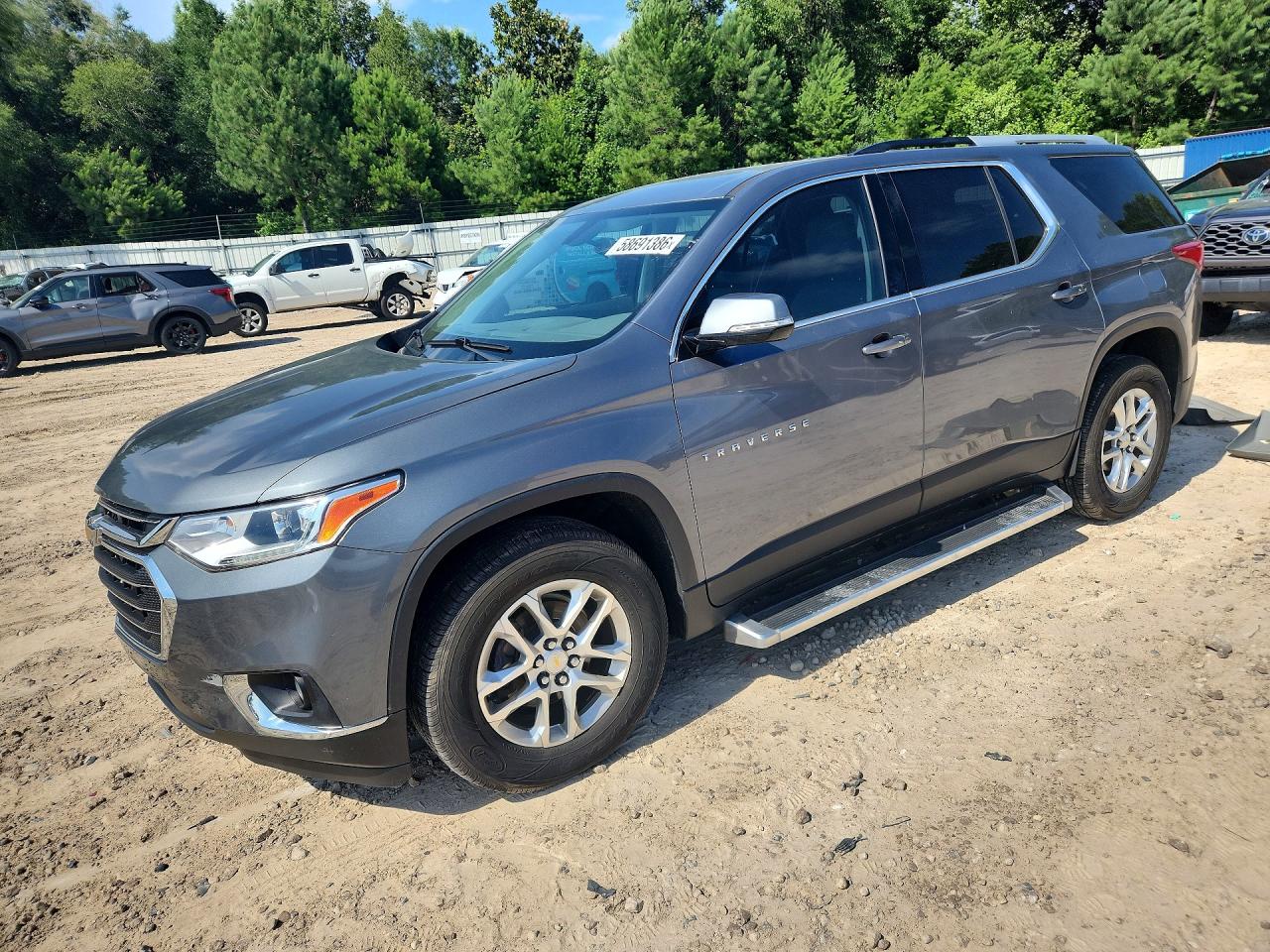 2018 Chevrolet Traverse LT Cloth, VIN 1GNERGKW3JJ176565 — Rear end