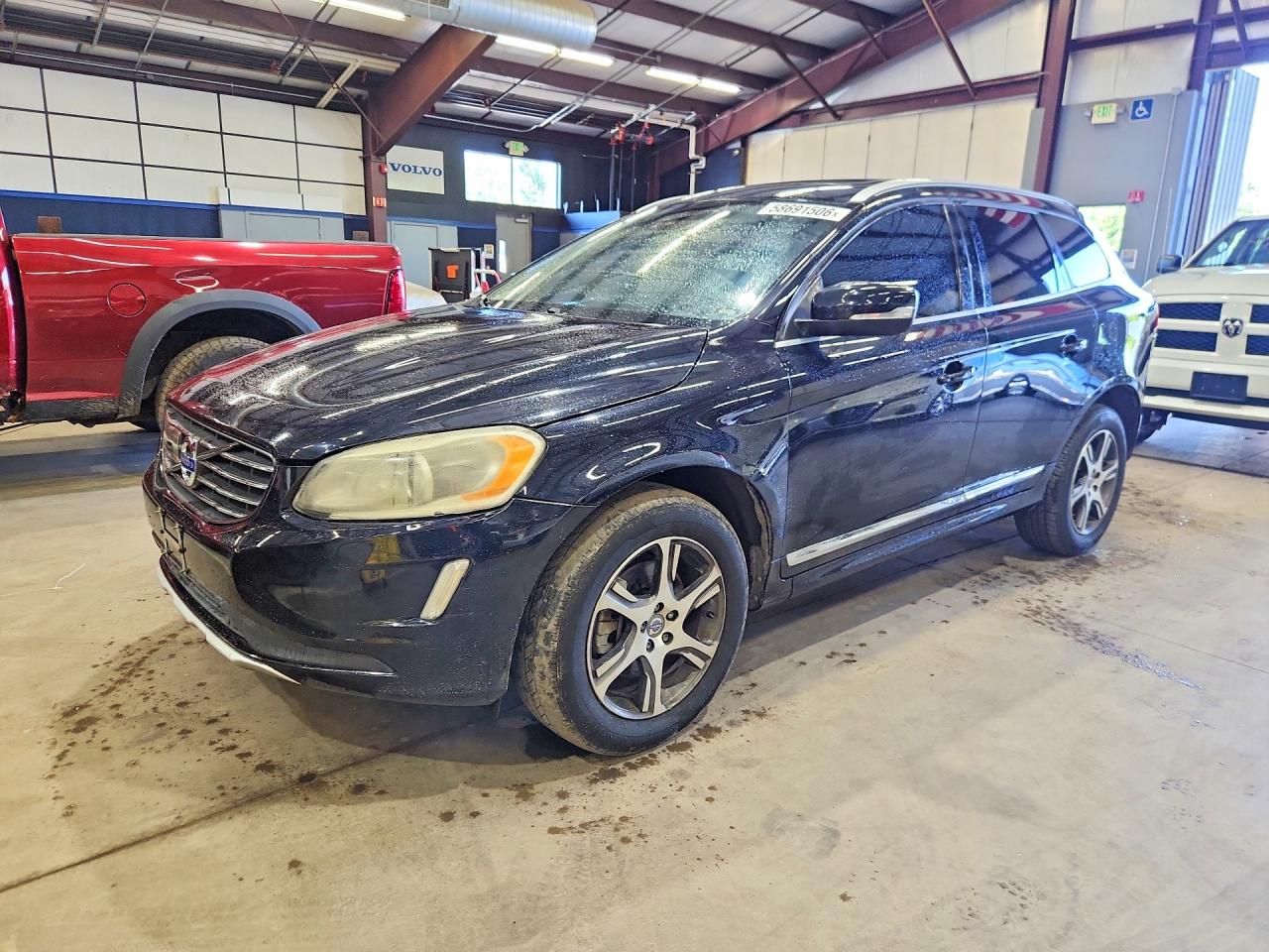 2015 Volvo XC60 T6 Platinum, VIN YV4902RMXF2727830 — Minor dents and scratches
