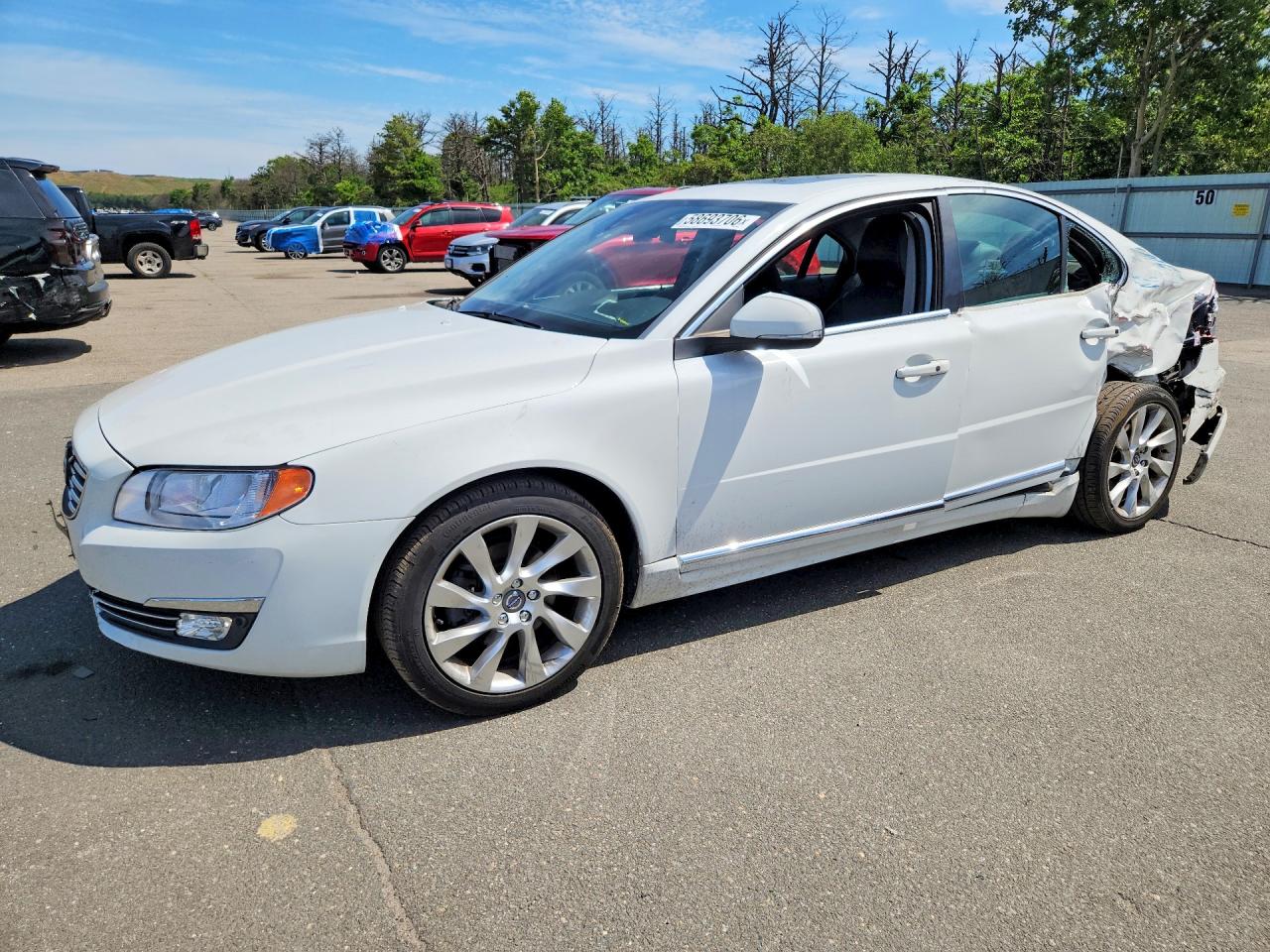 2016 Volvo S80 T5 Drive-E, VIN YV140MAK1G1196280 — Rear end