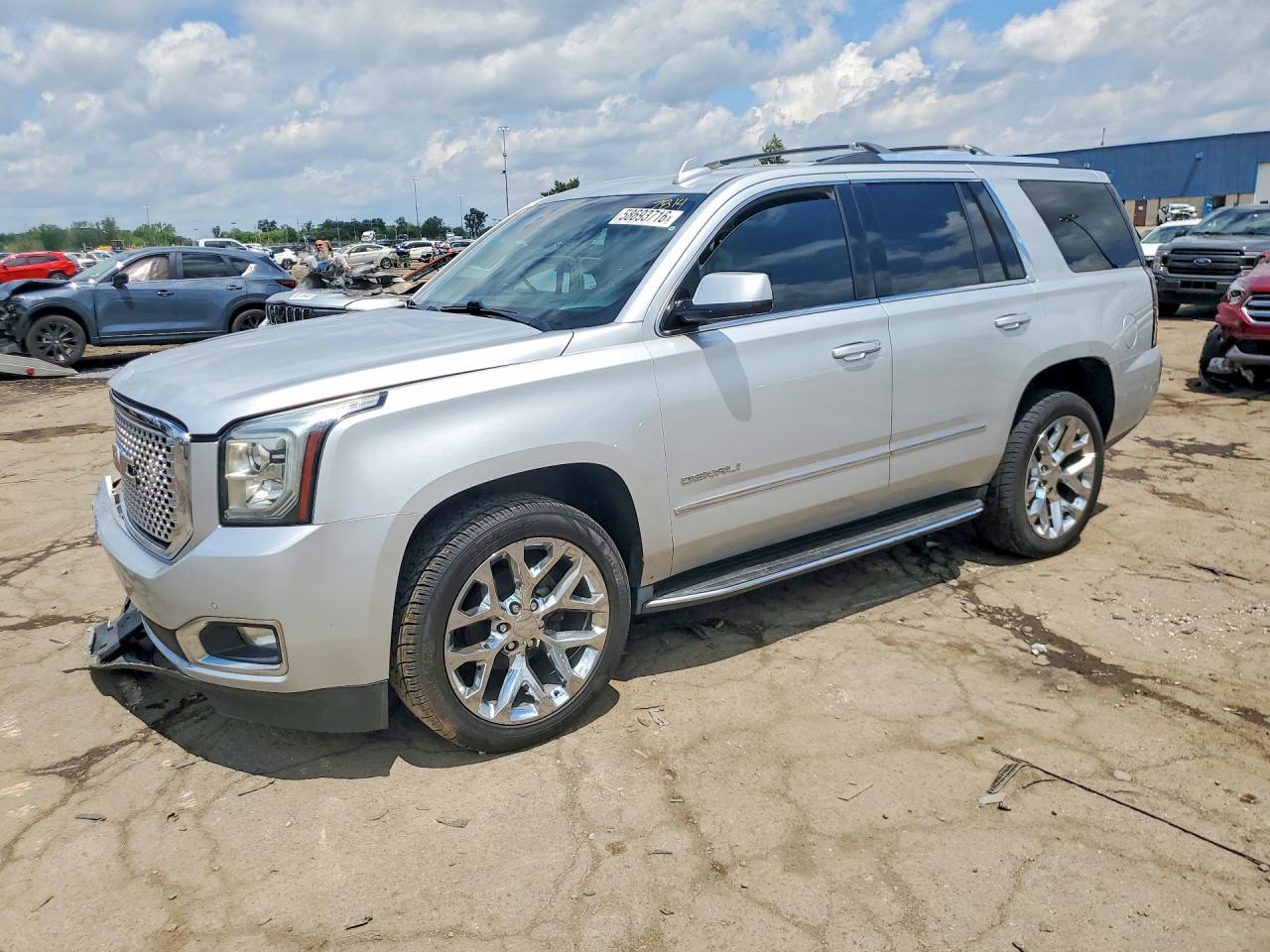 2016 GMC Yukon Denali, VIN 1GKS2CKJ4GR257814 — Перед