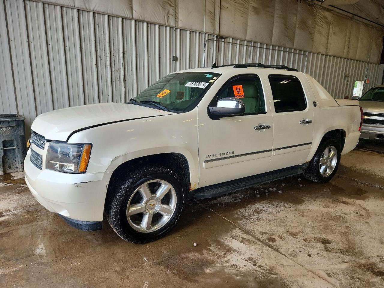 2013 Chevrolet Avalanche LTZ, VIN 3GNTKGE70DG146378 — Vandalism