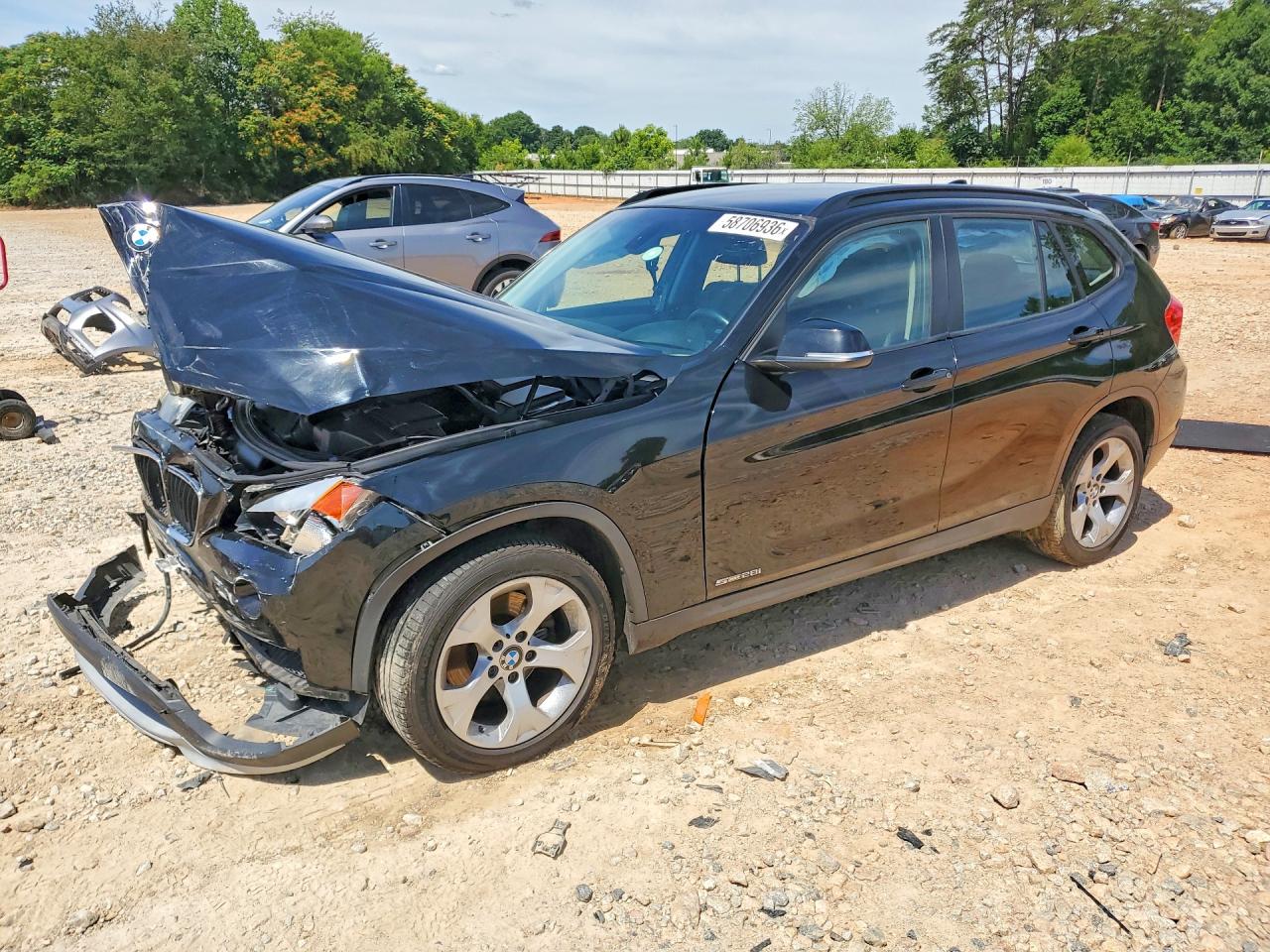 2015 BMW X1 sDrive28i, VIN WBAVM1C55FV319457 — Front end