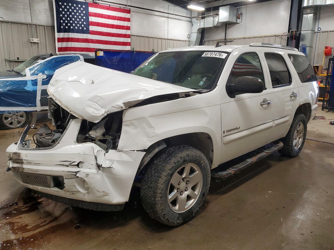 2007 GMC Yukon Denali, VIN 1GKFK63887J225543 — Front end