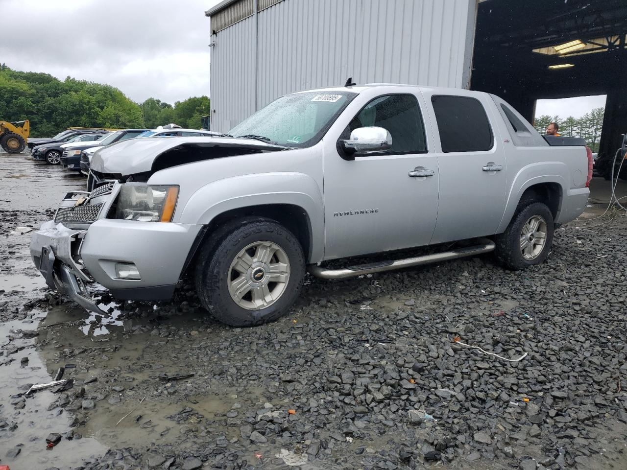 2010 Chevrolet Avalanche LT, VIN 3GNVKFE06AG283777 — Front end
