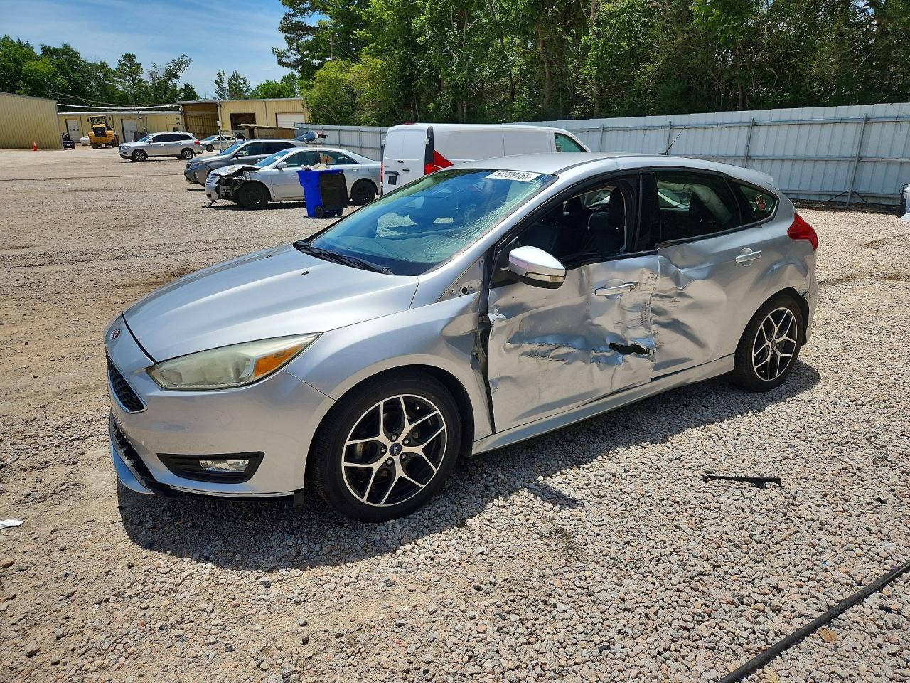 2016 Ford Focus SE, VIN 1FADP3K28GL402862 — Side