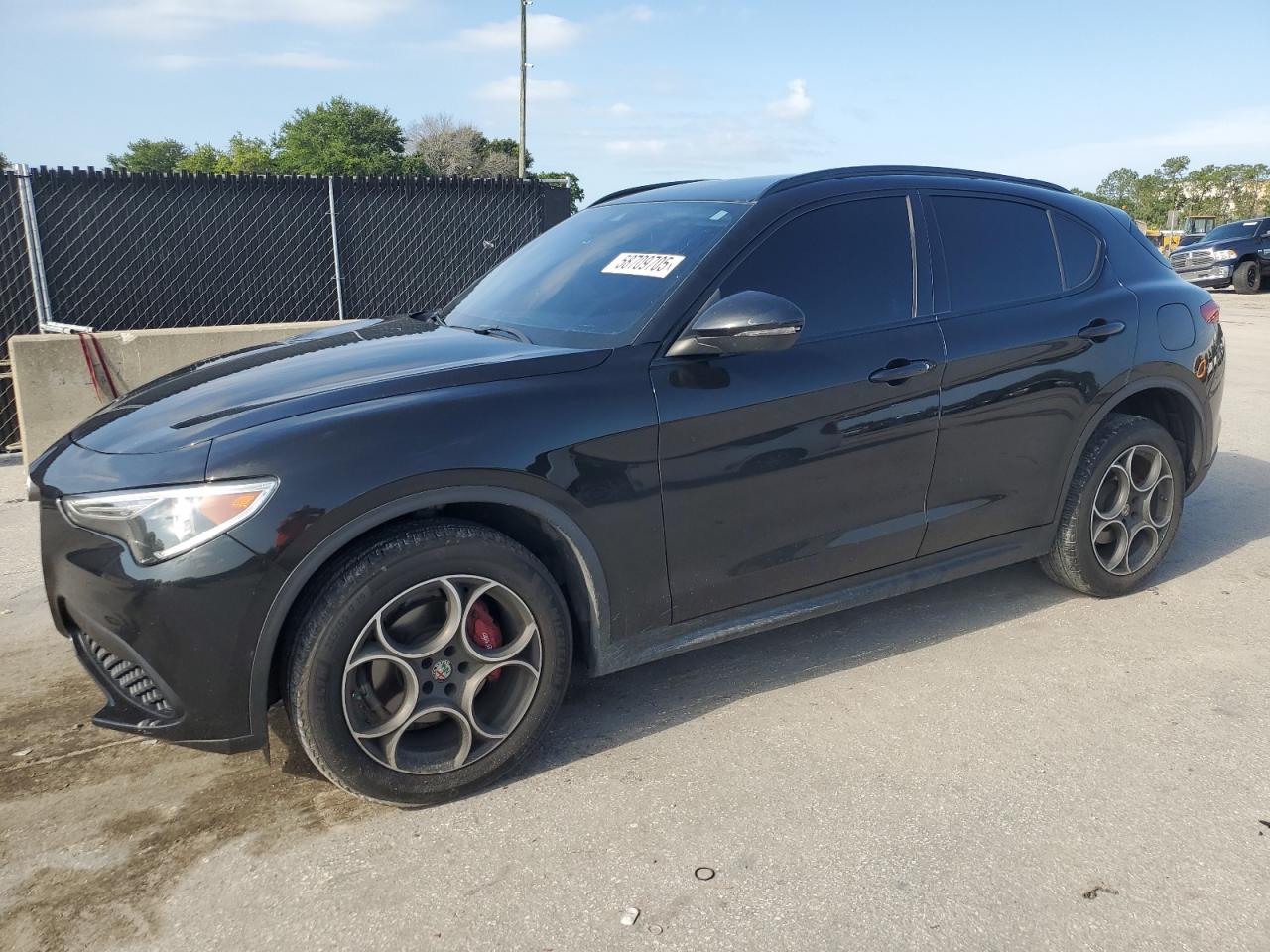 2018 Alfa Romeo Stelvio Sport, VIN ZASFAKPNXJ7B90328 — Мелкие вмятины и царапины