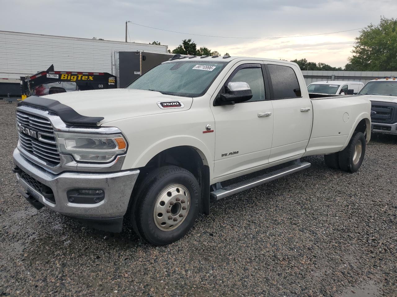 2019 Ram 3500 Laramie, VIN 3C63RRJL8KG624182 — Мелкие вмятины и царапины