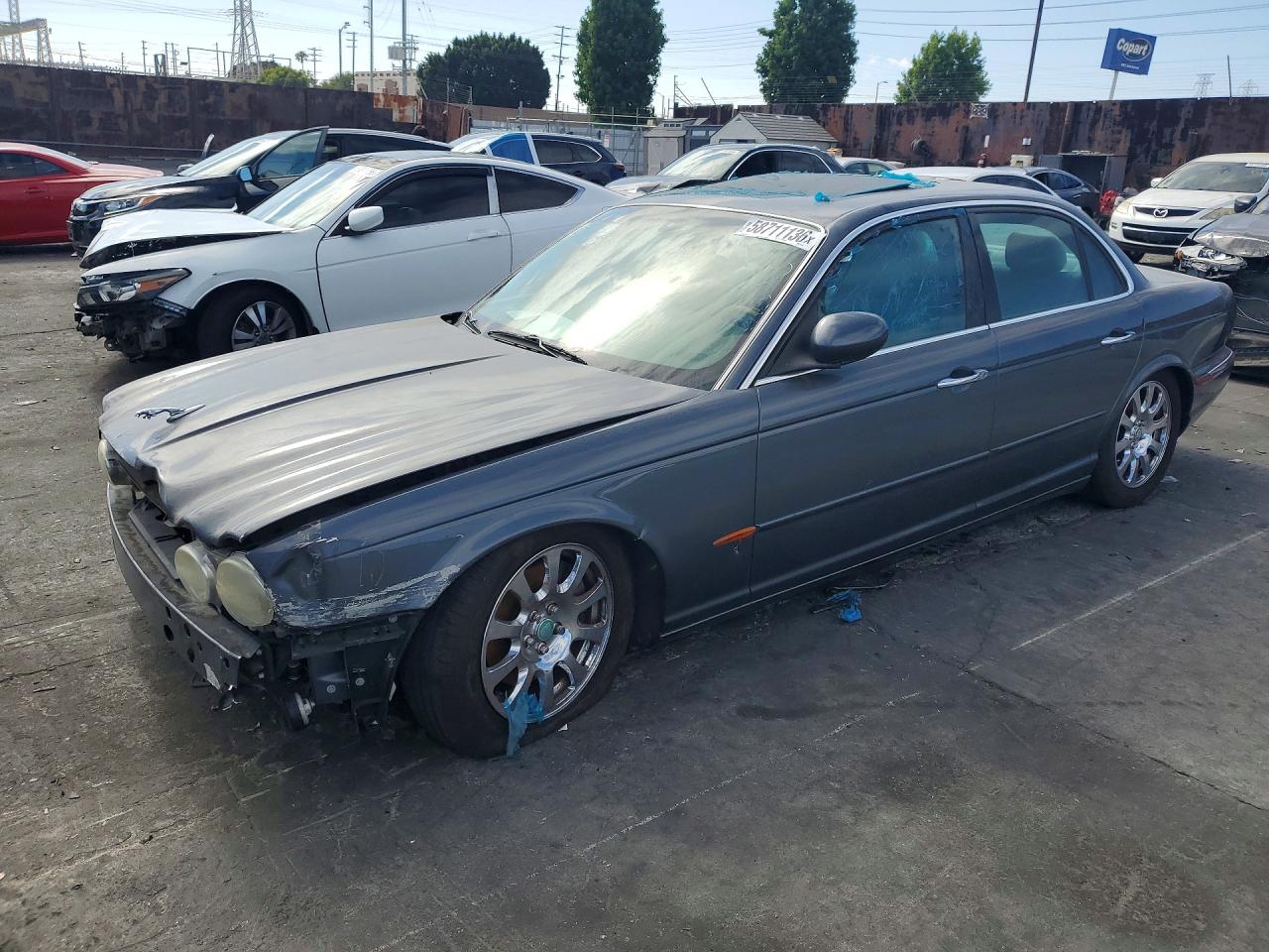 2004 Jaguar XJ 8, VIN SAJWA71C94SG31353 — Front end