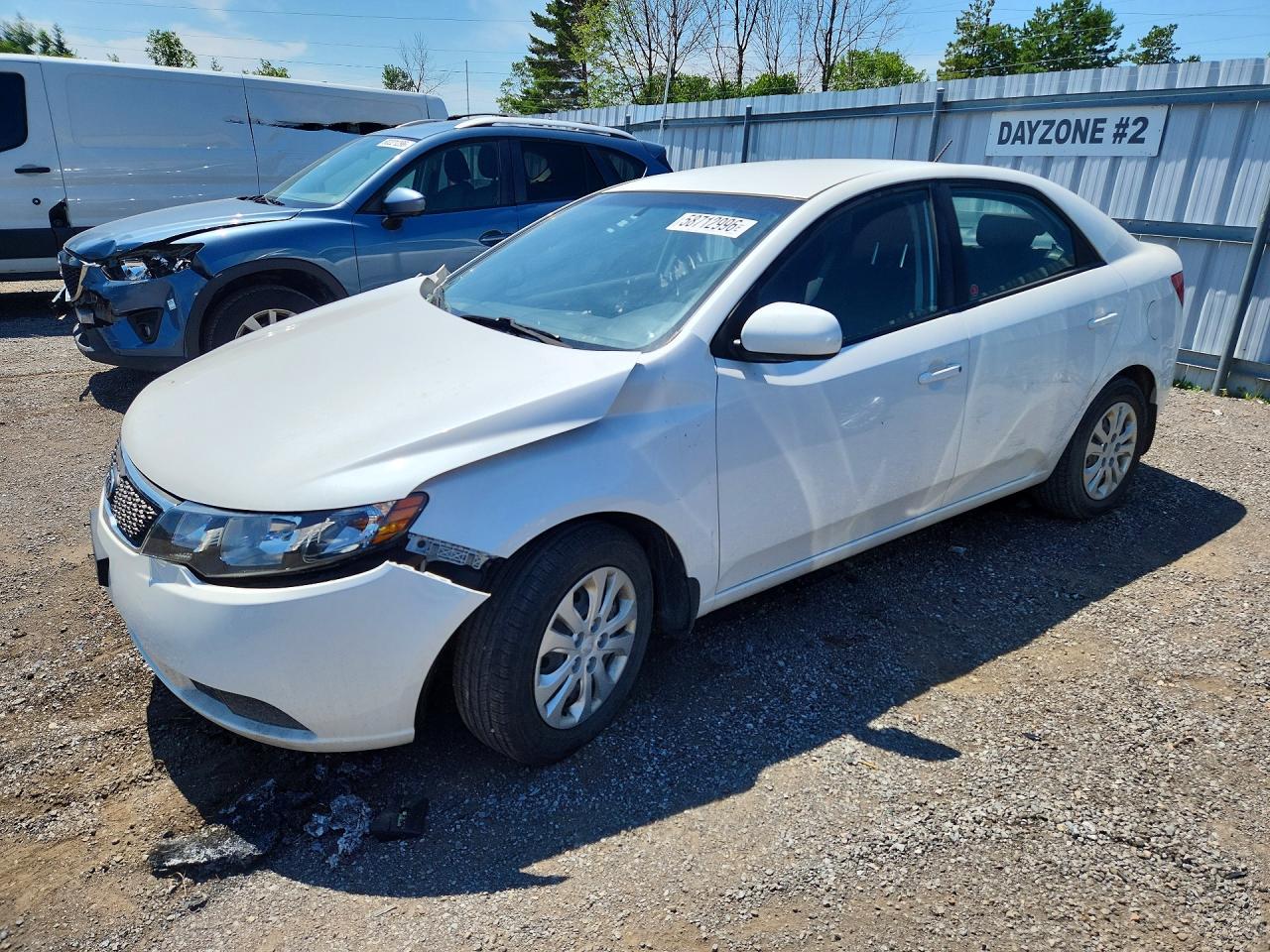 2011 Kia Forte LX, VIN KNAFT4A26B5349014 — Перед