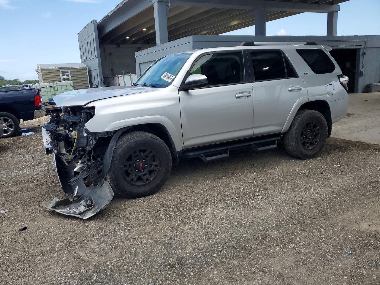 2019 Toyota 4Runner Limited, VIN JTEBU5JR2K5691878 — Front end