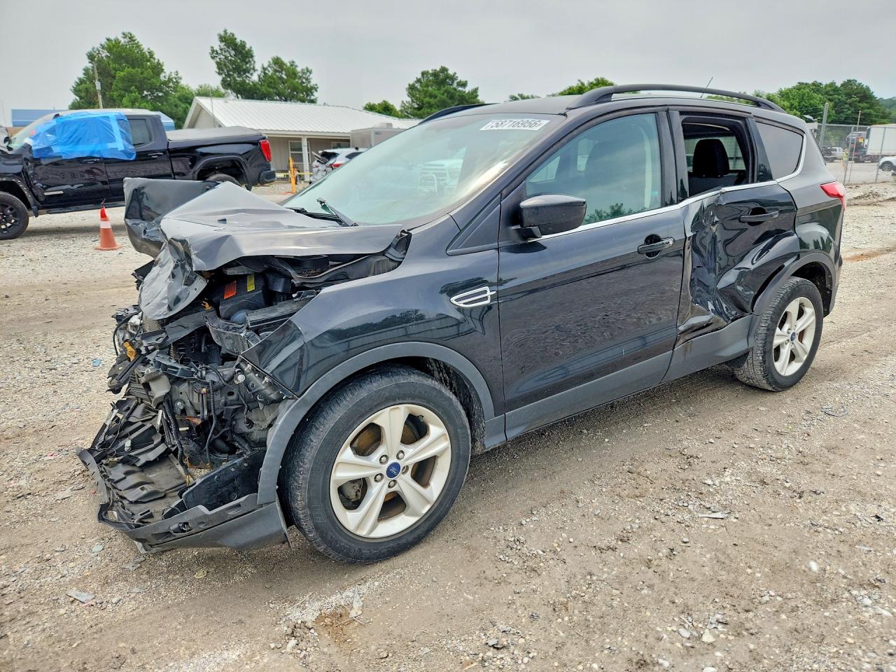 2015 Ford Escape SE, VIN 1FMCU0GX2FUC76844 — Front end