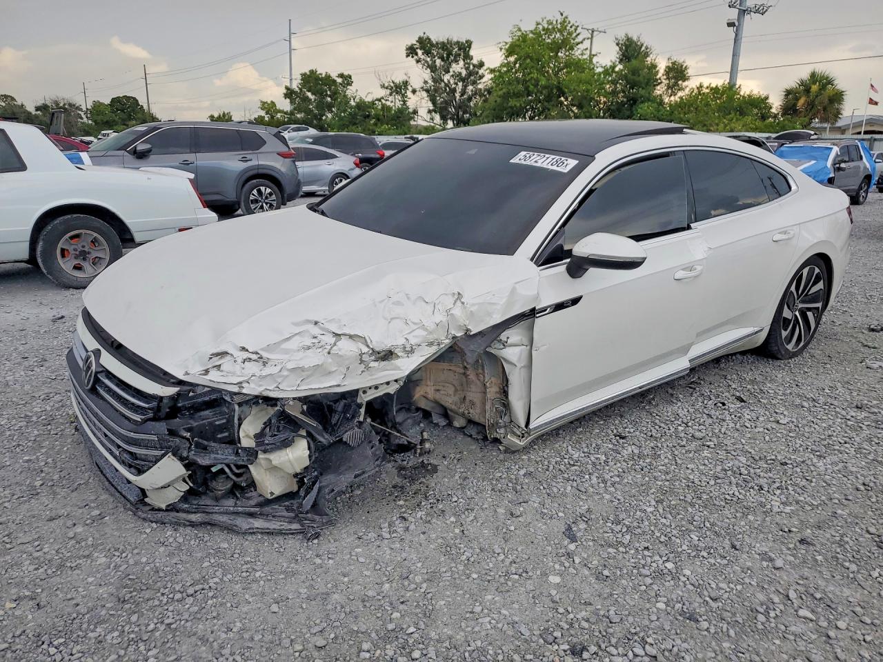 2021 Volkswagen Arteon SEL R-Line, VIN WVWSR7ANXME011730 — Перед
