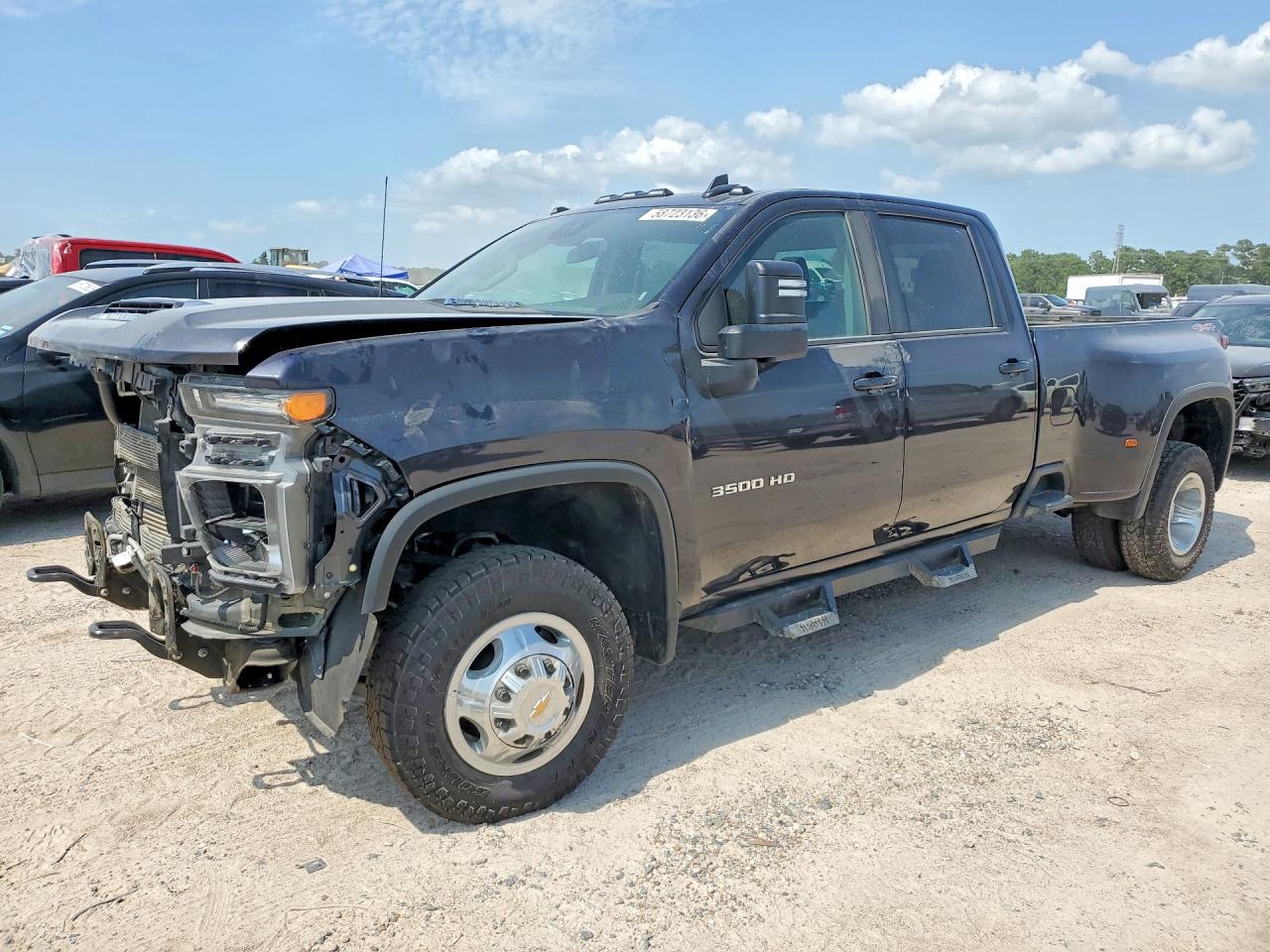 2024 Chevrolet Silverado 3500HD LT, VIN 1GC4YTEY9RF141816 — Front end