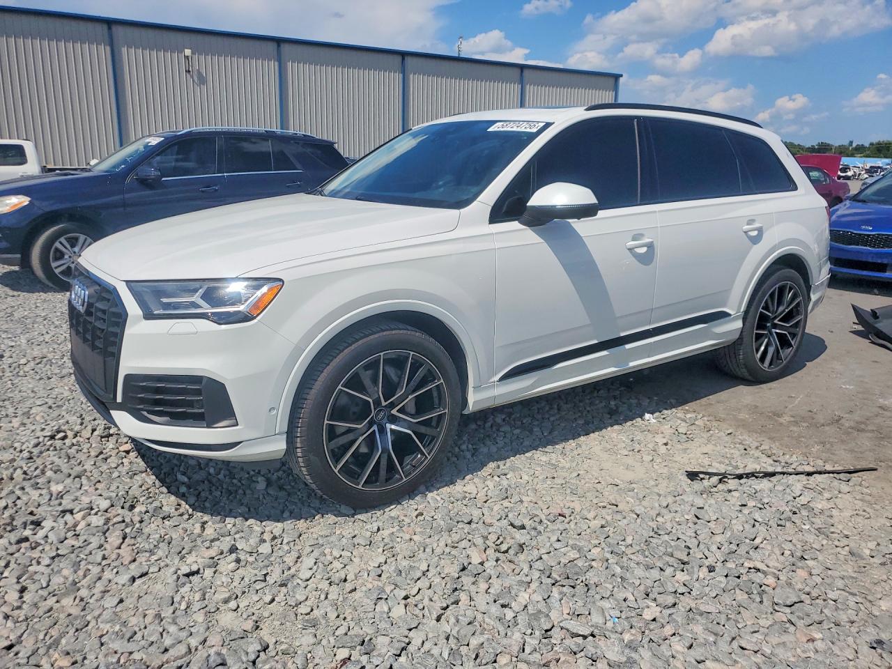 2021 Audi Q7 Premium Plus, VIN WA1LXAF75MD017081 — Мелкие вмятины и царапины