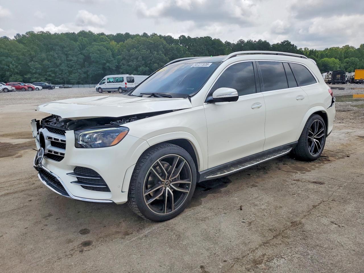 2022 Mercedes-Benz GLS 450, VIN 4JGFF5KE6NA610576 — Front end