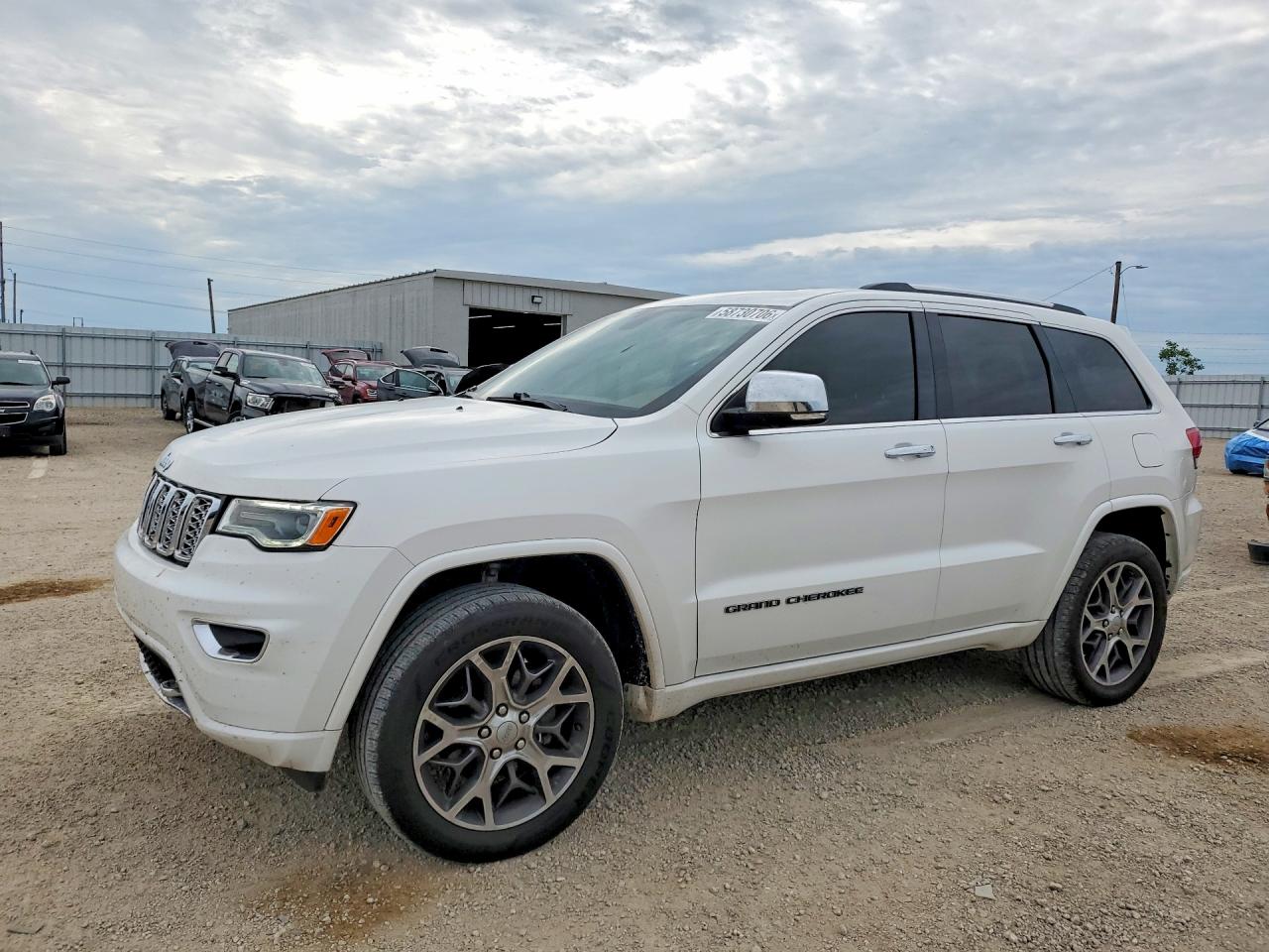2020 Jeep Grand Cherokee Overland, VIN 1C4RJFCG9LC409262 — Front end