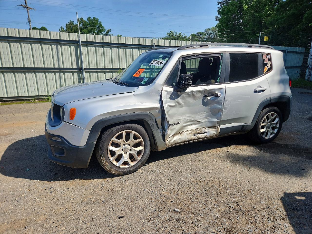 2015 Jeep Renegade Latitude, VIN ZACCJABT1FPC19155 — Side