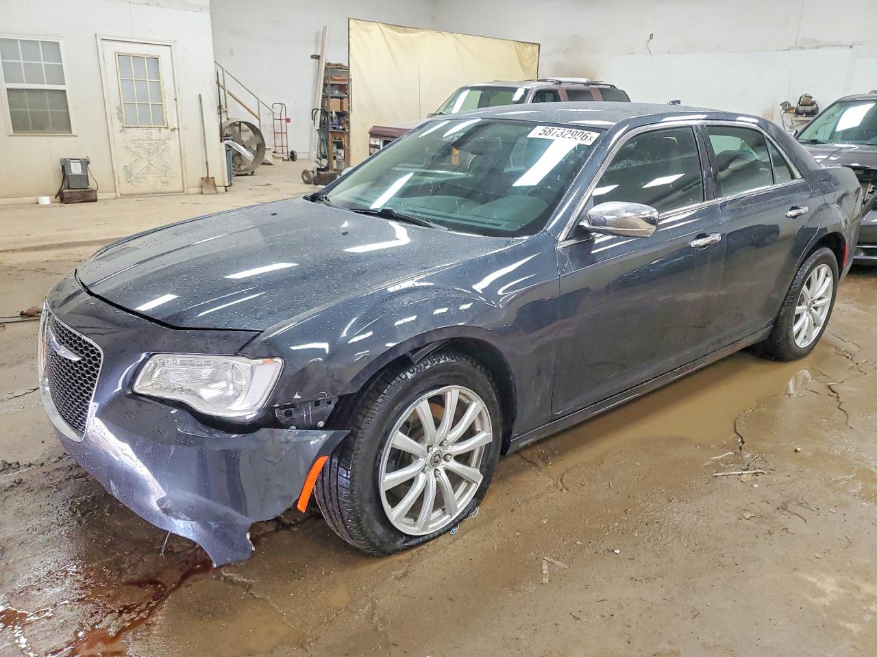 2019 Chrysler 300 Limited, VIN 2C3CCAKG0KH556610 — Front end