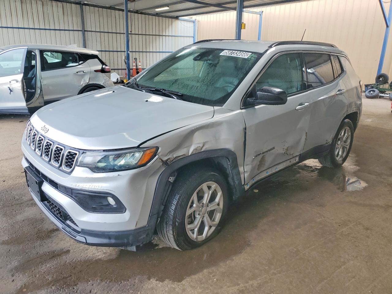 2024 Jeep Compass Latitude, VIN 3C4NJDBNXRT124506 — Front end