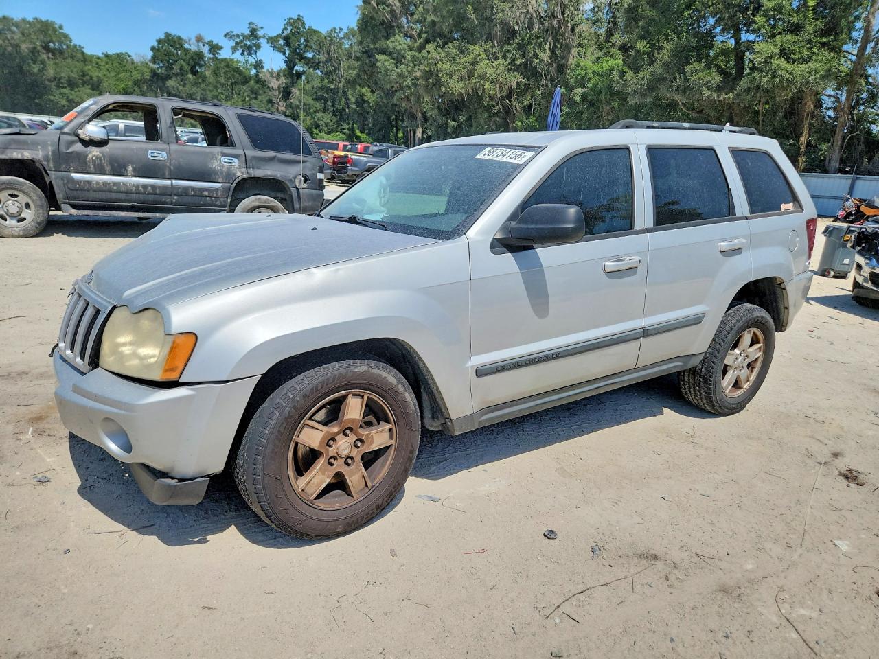 2007 Jeep Grand Cherokee Laredo, VIN 1J8HS48PX7C526840 — Front end
