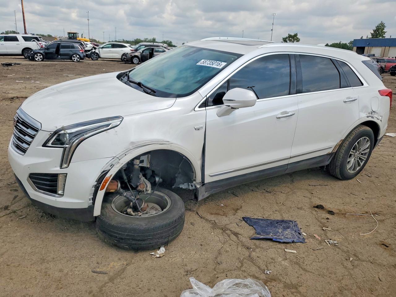 2018 Cadillac XT5 Luxury FWD, VIN 1GYKNCRS9JZ122492 — Front end