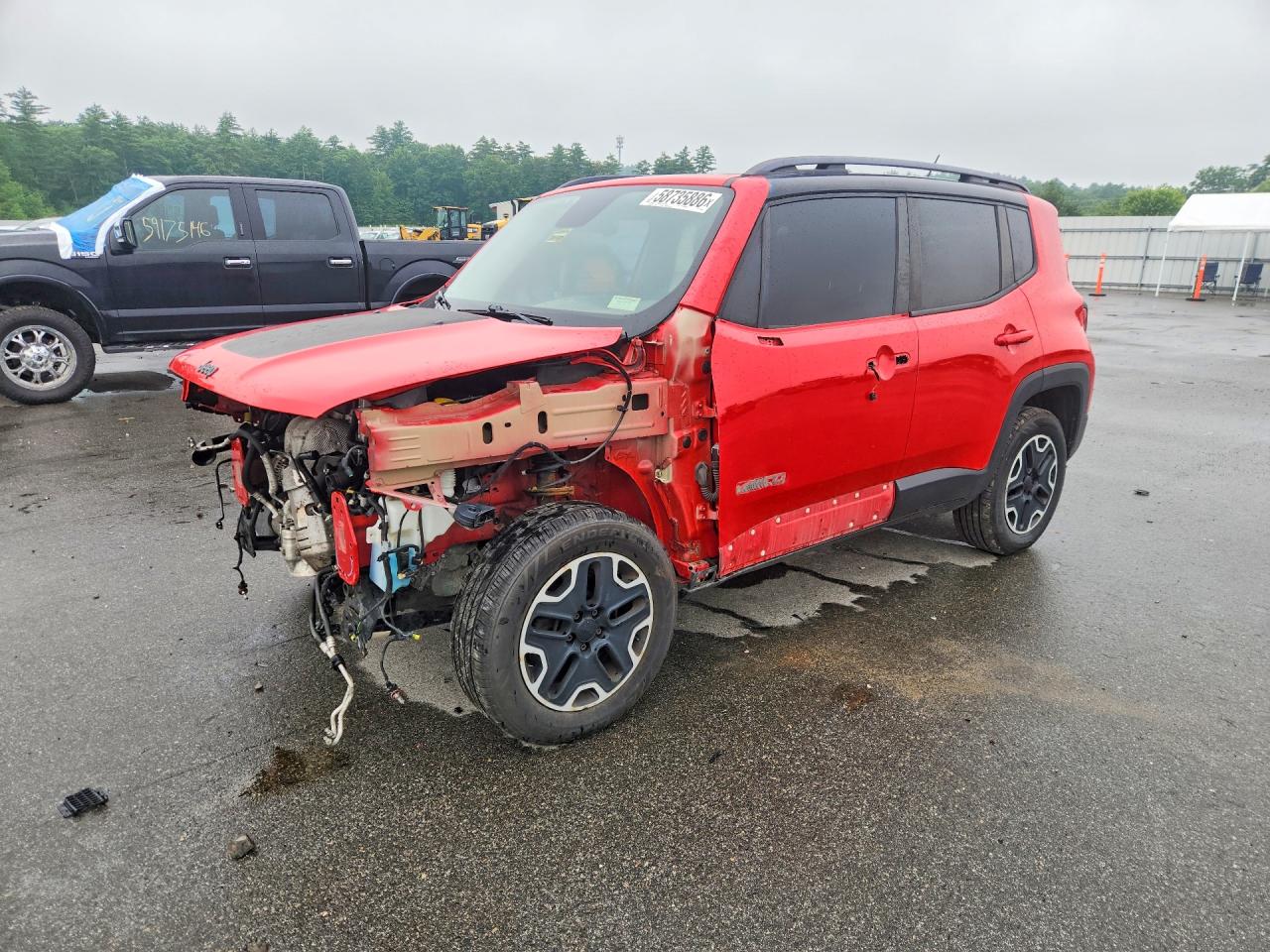 2015 Jeep Renegade Trailhawk, VIN ZACCJBCT9FPC19201 — Front end