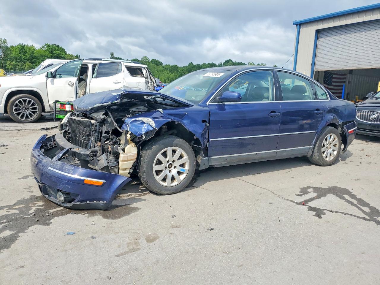 2003 Volkswagen Passat GLS, VIN WVWPD63B03P055434 — Front end
