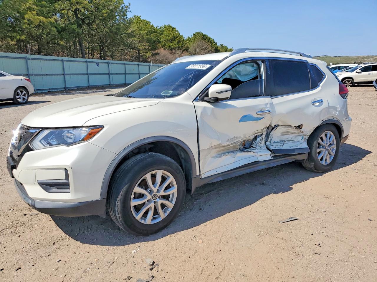 2019 Nissan Rogue SV, VIN JN8AT2MV9KW374284 — Side