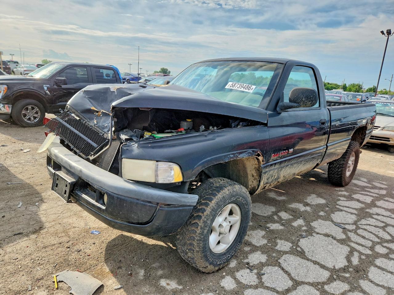 1998 Dodge 1500, VIN 1B7HF16Y3WS599395 — Front end