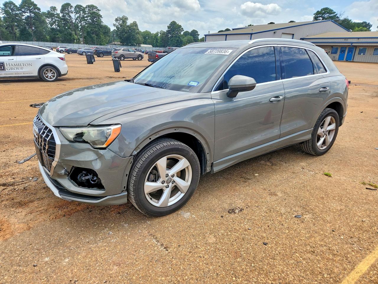 2020 Audi Q3 Premium, VIN WA1AECF32L1057401 — Перед