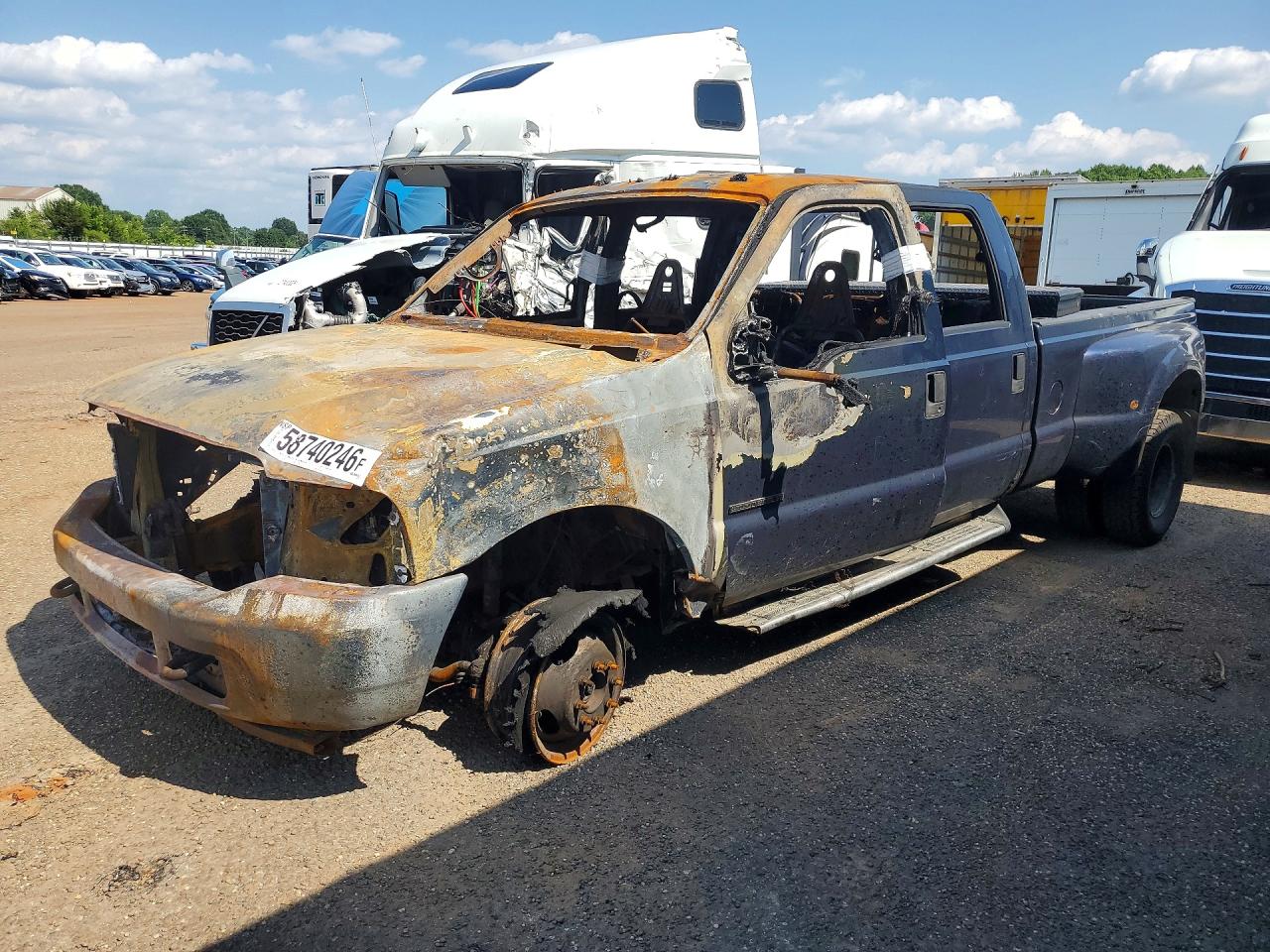 2001 Ford F-350 XL, VIN 1FTWW33F91ED07438 — Пожар в моторном отсеке