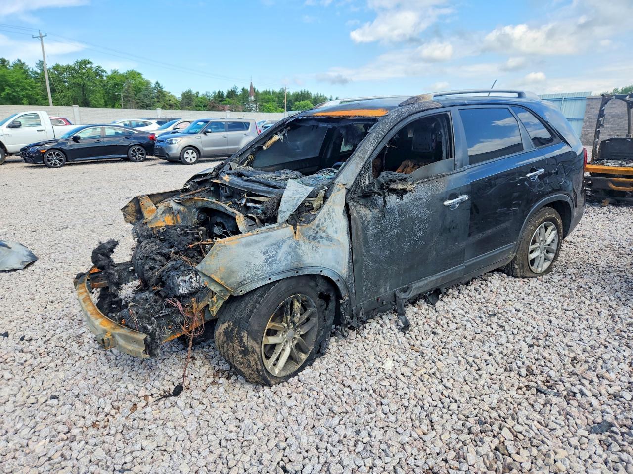 2014 Kia Sorento LX, VIN 5XYKT3A68EG529492 — Burn