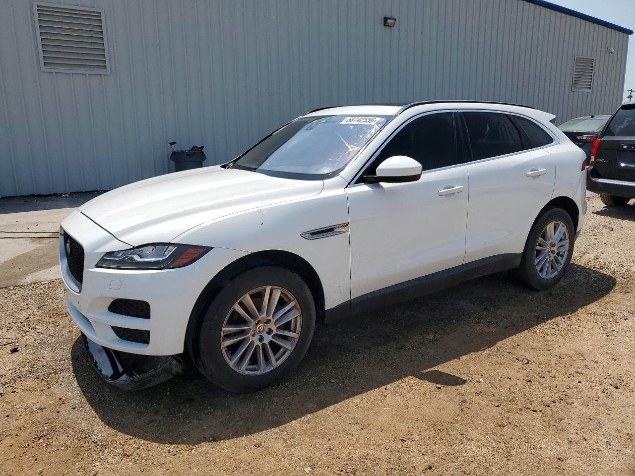 2018 Jaguar F-Pace 25t Prestige, VIN SADCK2FX5JA282644 — Перед