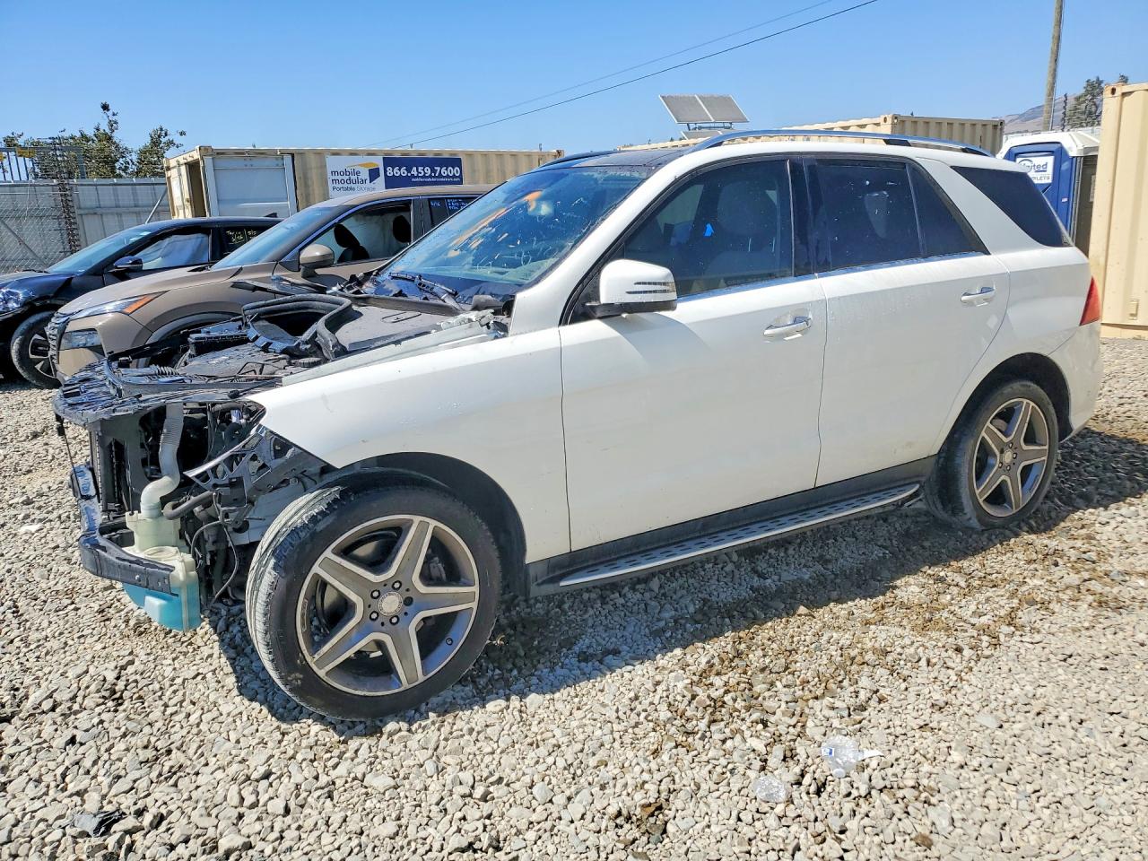 2016 Mercedes-Benz GLE 400, VIN 4JGDA5GB4GA660643 — Front end