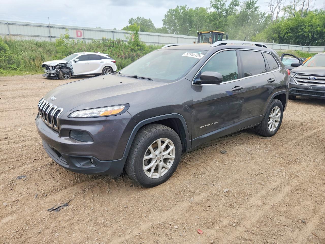 2015 Jeep Cherokee Latitude, VIN 1C4PJMCBXFW768669 — Перед