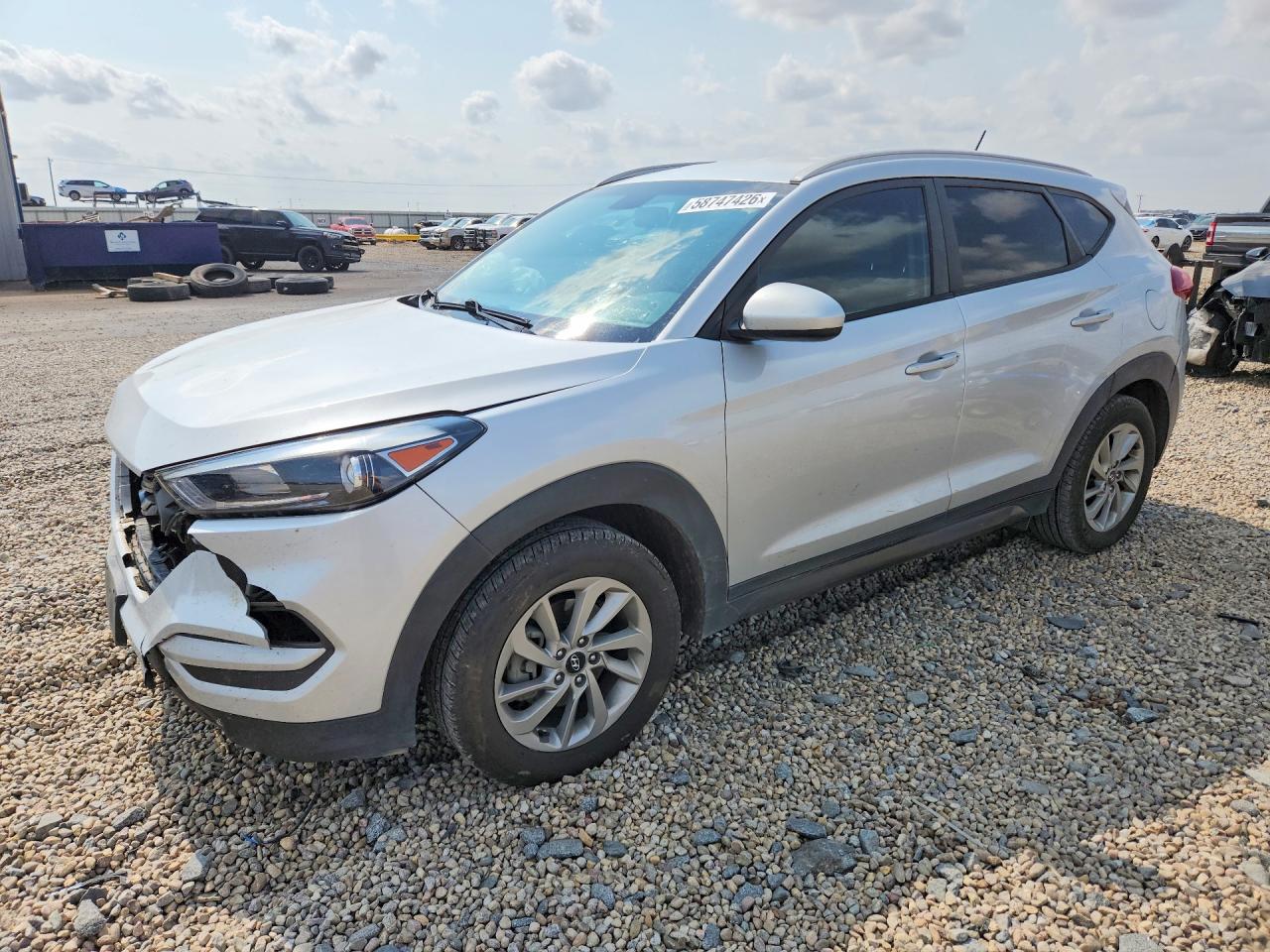 2016 Hyundai Tucson SE, VIN KM8J33A4XGU092568 — Front end