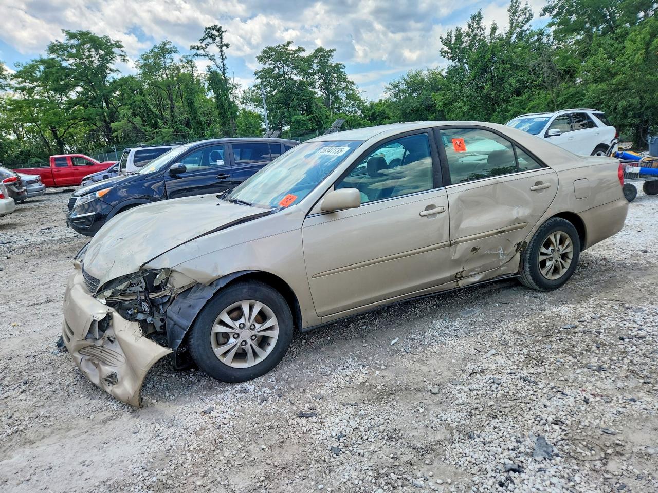 2004 Toyota Camry LE, VIN 4T1BF30K94U078460 — Front end