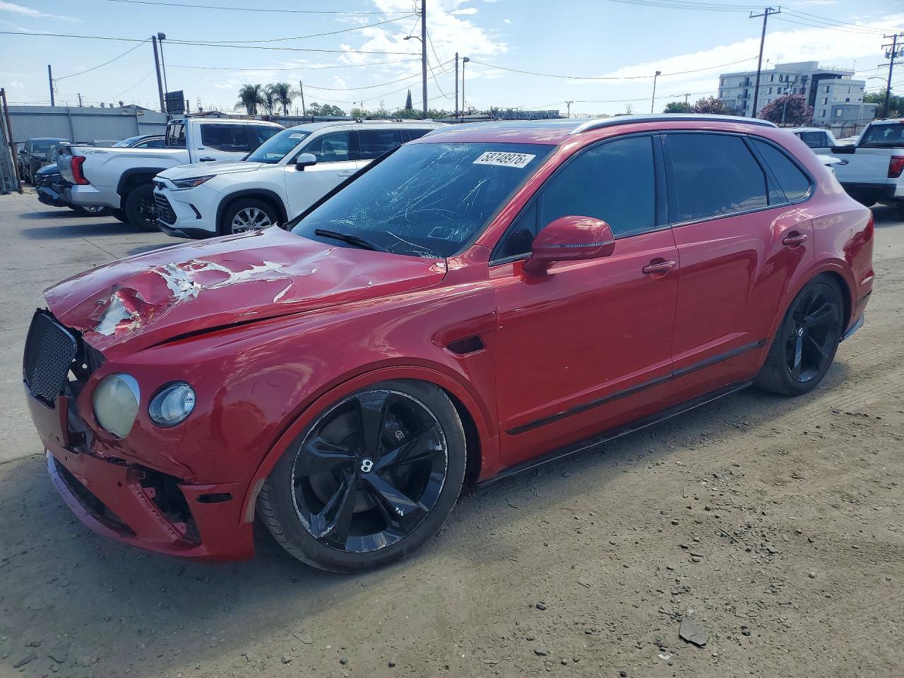 2018 Bentley Bentayga Signature, VIN SJAAC2ZVXJC020098 — Front end