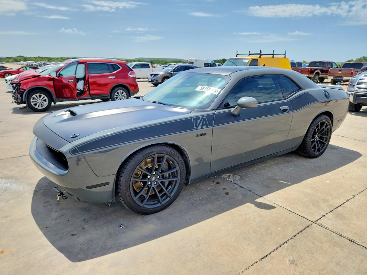 2017 Dodge Challenger R/T Scat Pack, VIN 2C3CDZFJ7HH650381 — Front end