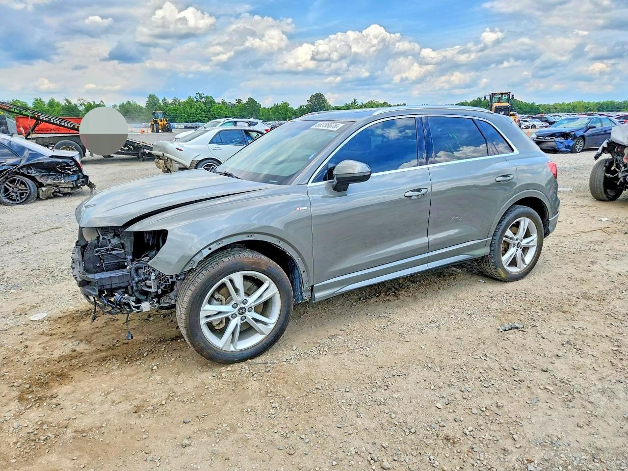 2021 Audi Q3 S line Premium, VIN WA1DECF37M1020469 — Front end