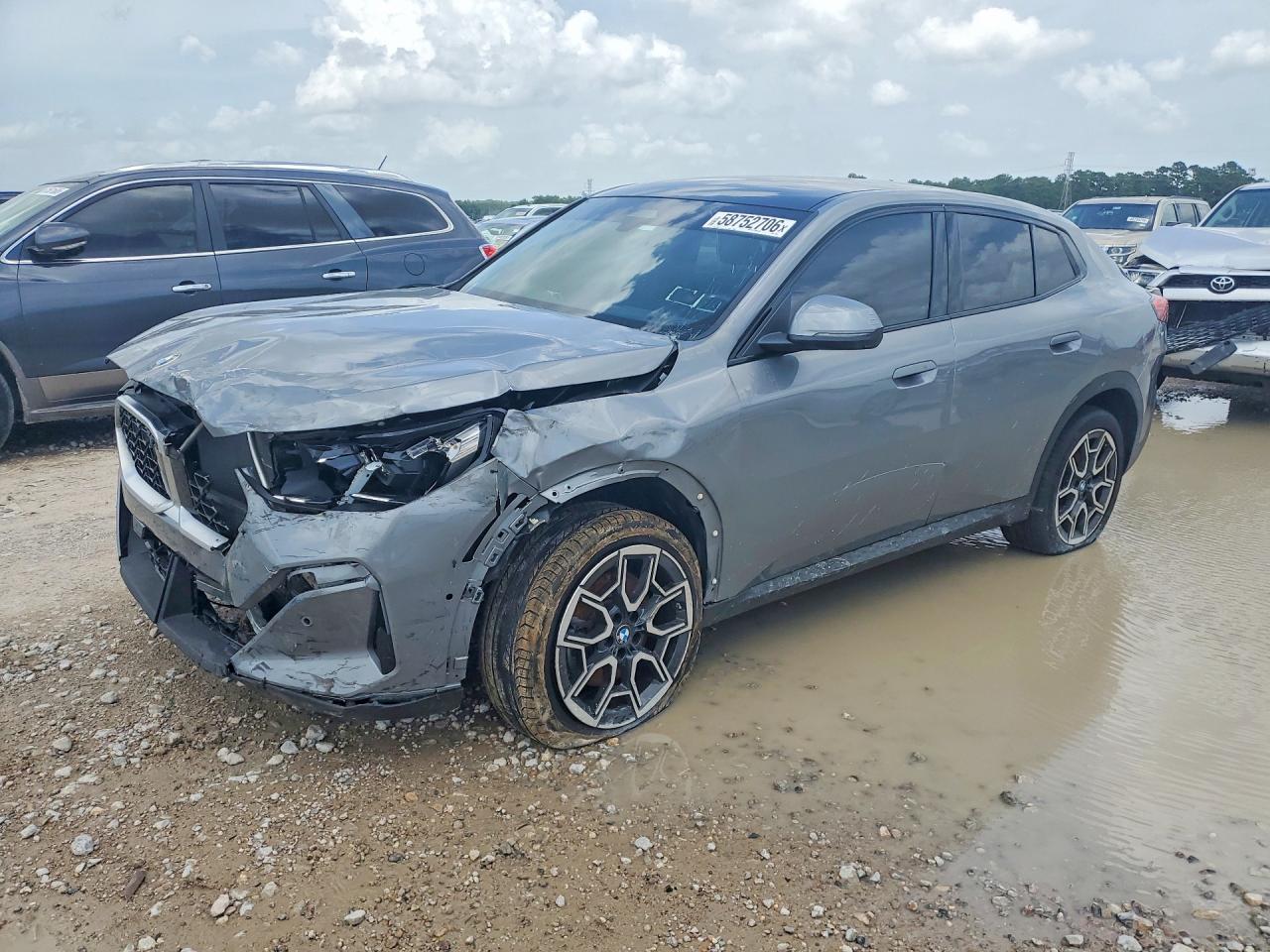 2025 BMW X2 xDrive28i, VIN WBX63GM09S5153179 — Перед