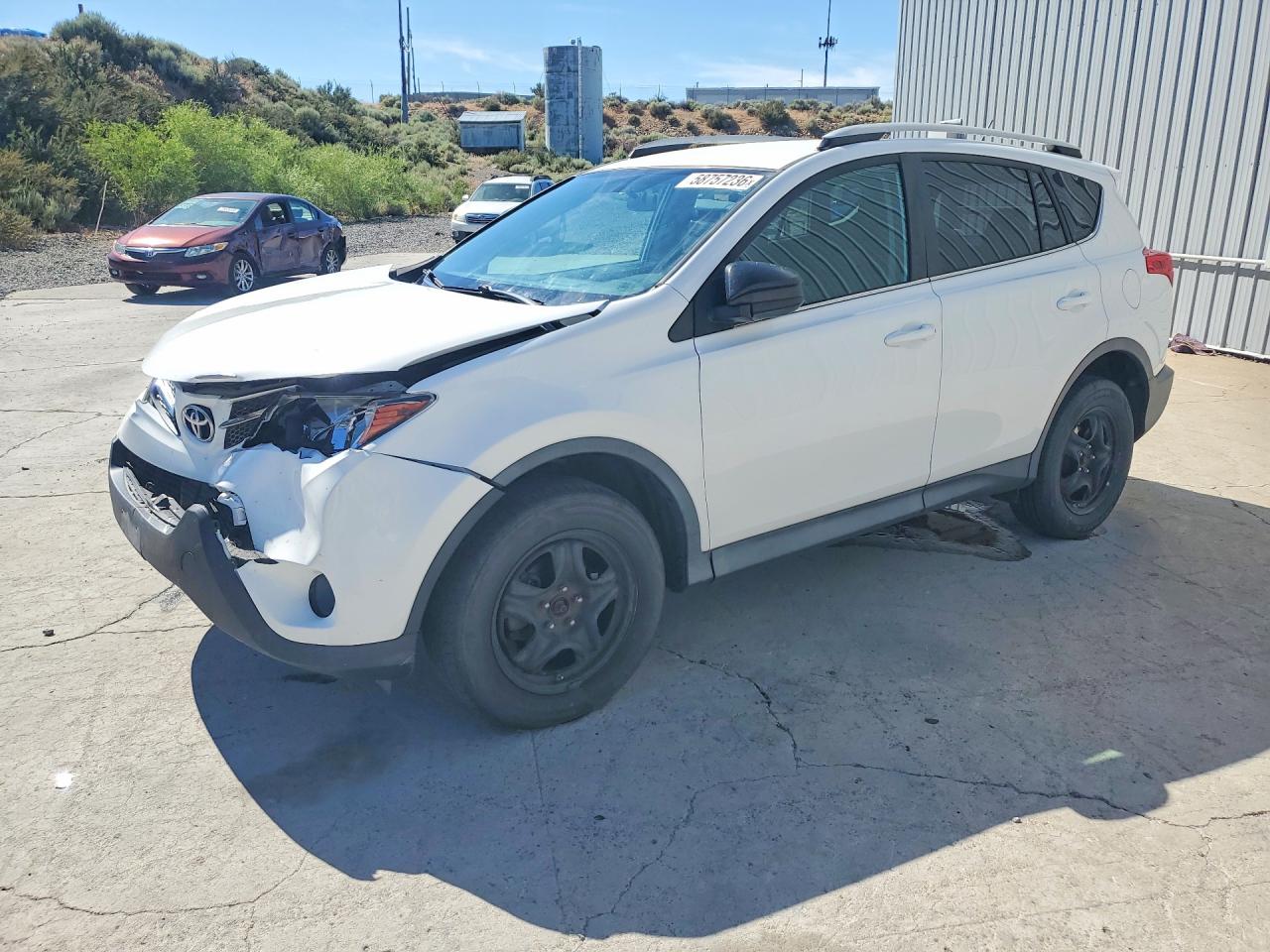 2015 Toyota RAV4 LE, VIN 2T3BFREV2FW231079 — Front end