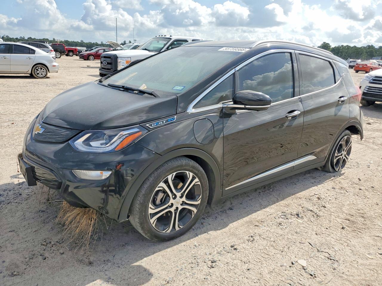 2021 Chevrolet Bolt EV Premier, VIN 1G1FZ6S03M4104313 — Перед