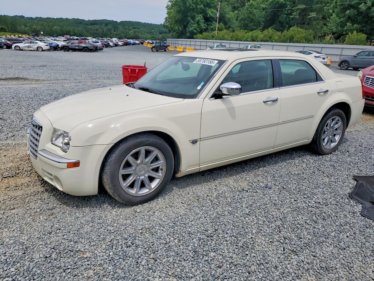 2006 Chrysler 300 C, VIN 2C3KA63H66H165683 — Front end